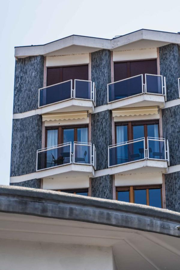 Gaby Lake Suites Como Eksteriør billede